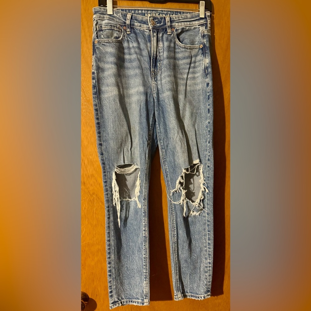 🦅AMERICAN EAGLE Distressed Blue Jeans Size 2 Short